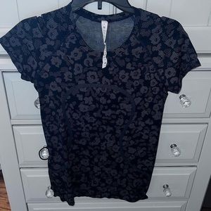 Lululemon swiftly shirt size 8